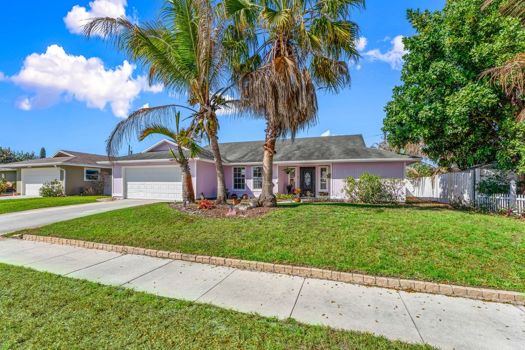 Photo of 4153 Russell St, Jupiter, FL 33469 (MLS # B26001060)