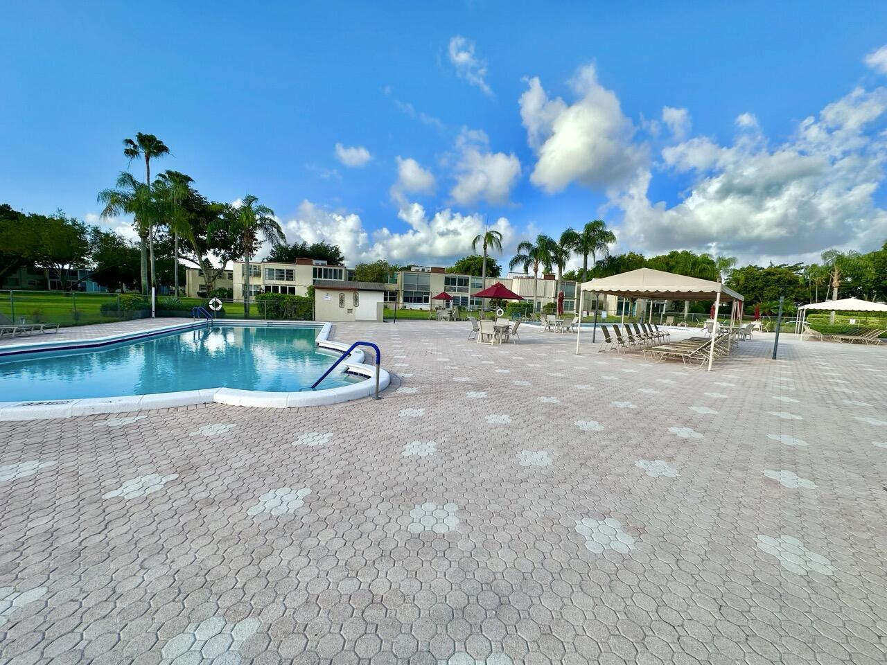 VILLAGES OF ORIOLE ABBEY CONDO - Residential