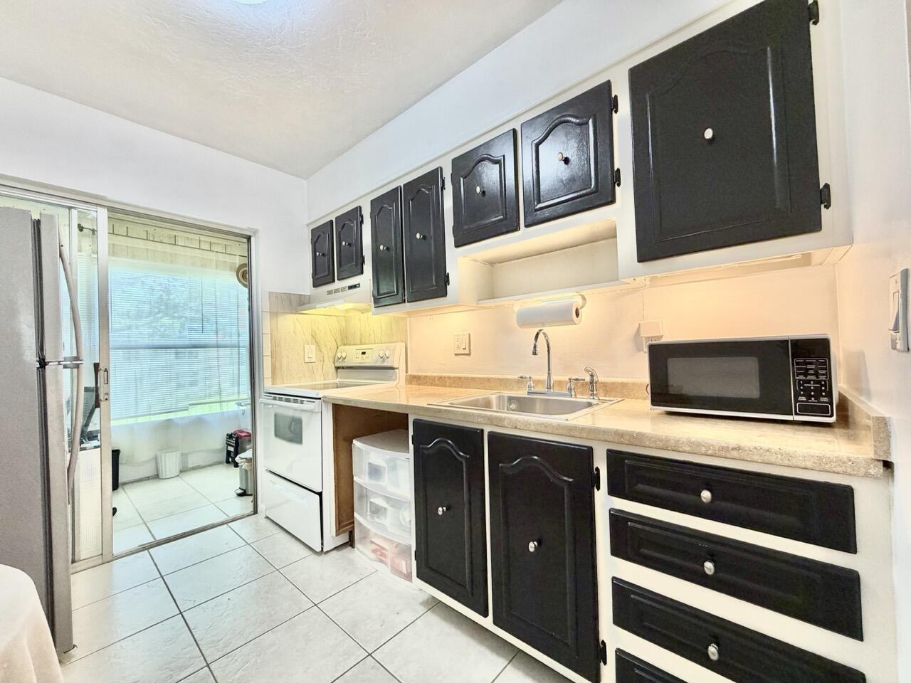 VILLAGES OF ORIOLE ABBEY CONDO - Residential