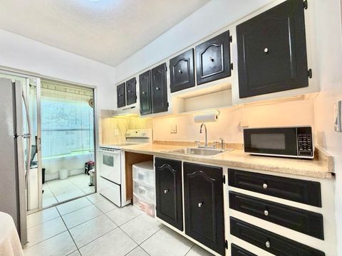 Tiny photo for 19 Abbey Lane #204, Delray Beach, FL 33446 (MLS # B26032917)
