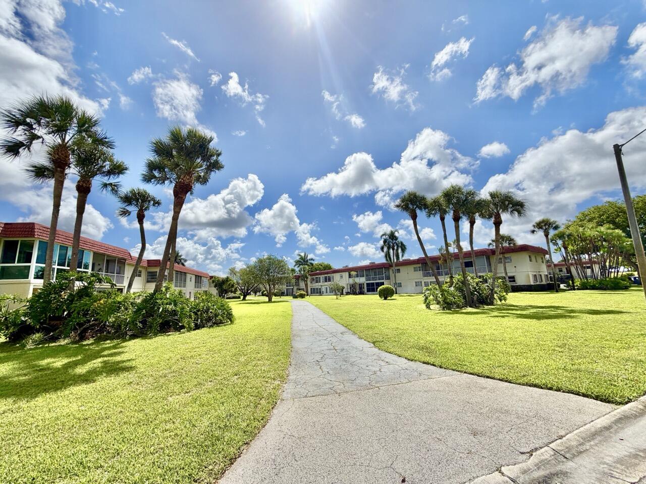 VILLAGES OF ORIOLE ABBEY CONDO - Residential