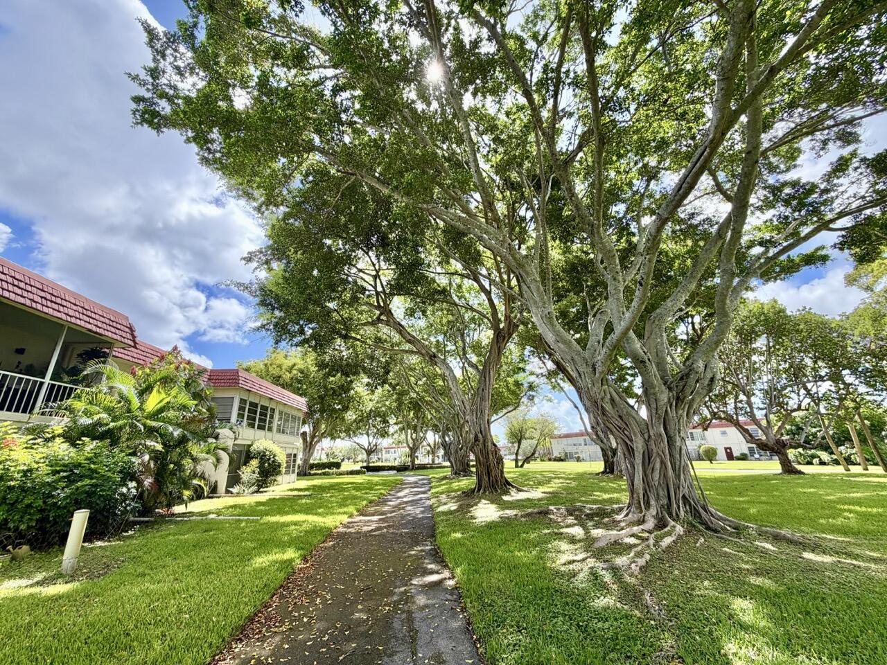 VILLAGES OF ORIOLE ABBEY CONDO - Residential
