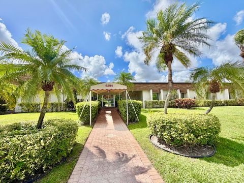 Tiny photo for 19 Abbey Lane #204, Delray Beach, FL 33446 (MLS # B26032917)