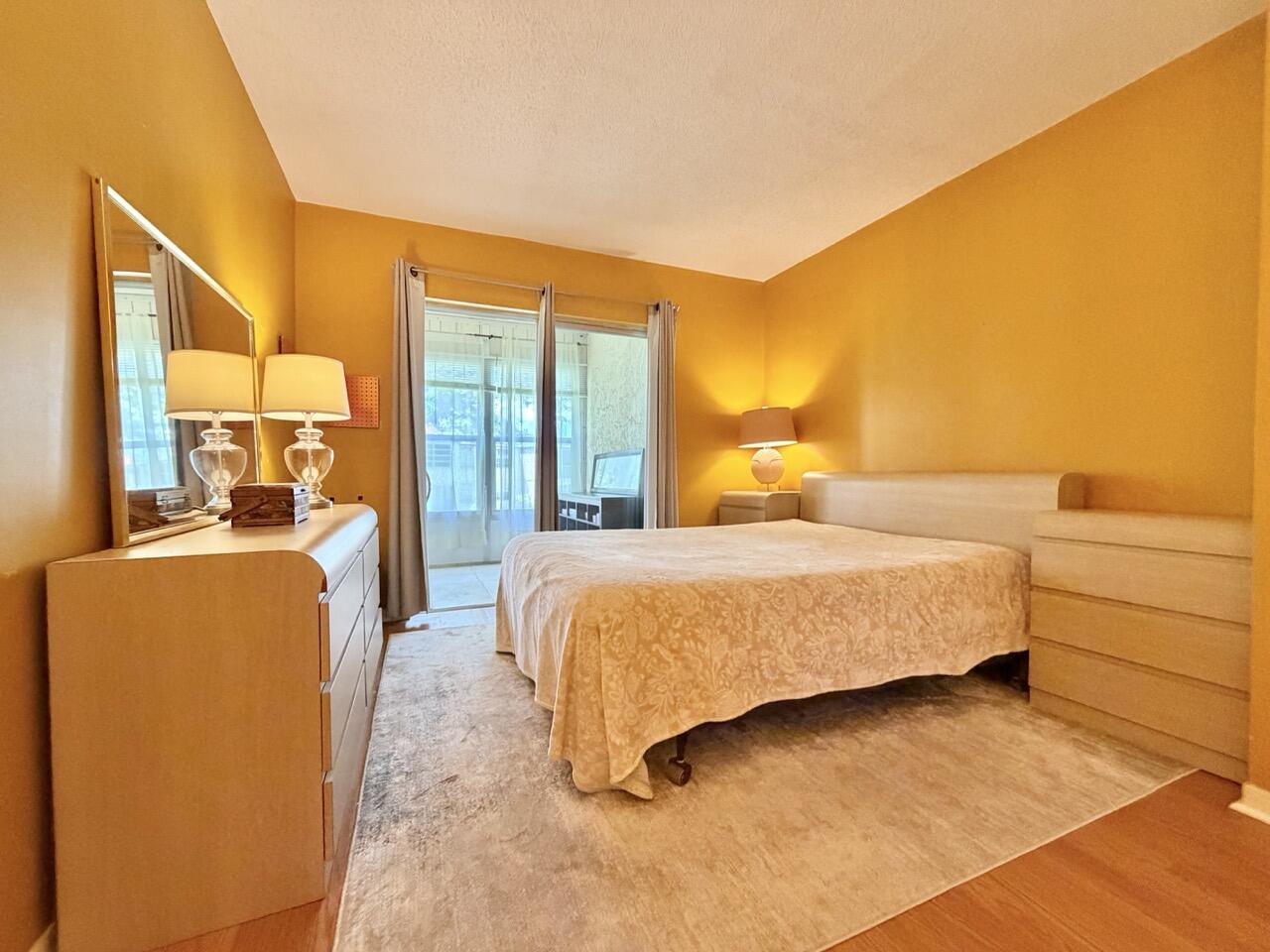 VILLAGES OF ORIOLE ABBEY CONDO - Residential