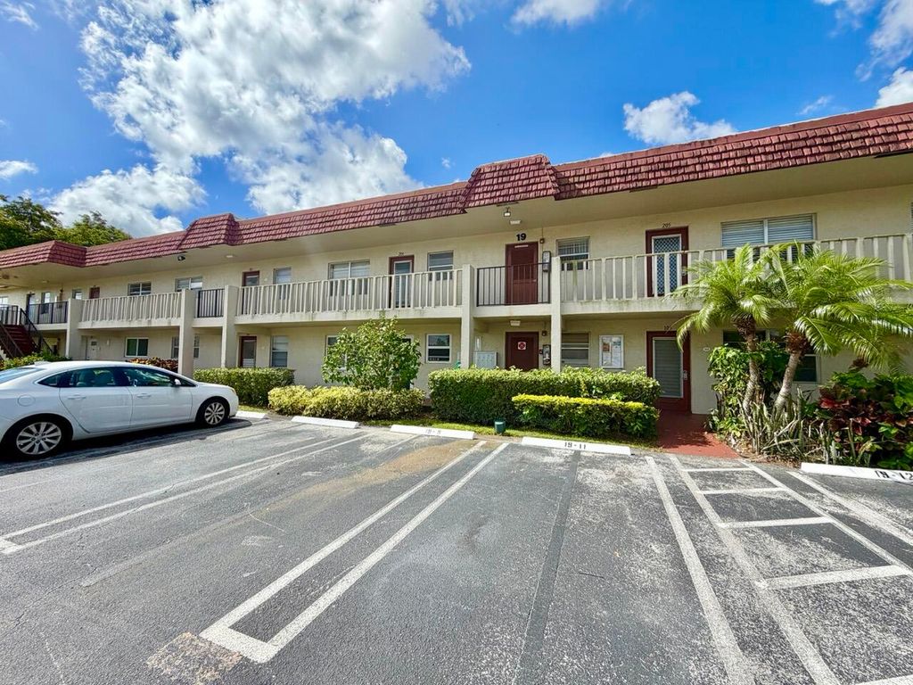 Photo of 19 Abbey Lane #204, Delray Beach, FL 33446 (MLS # B26032917)