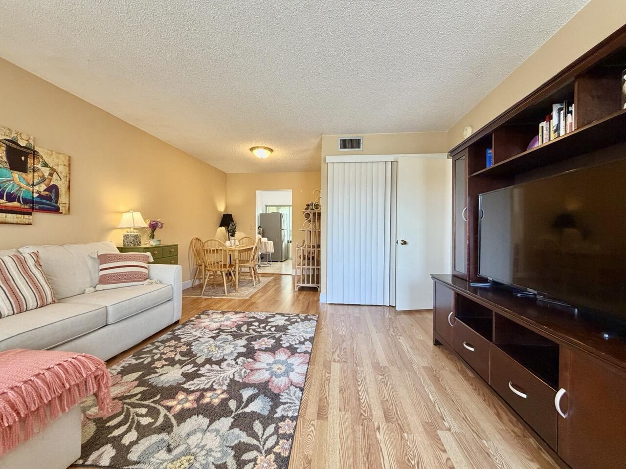 VILLAGES OF ORIOLE ABBEY CONDO - Residential