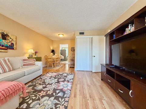 Tiny photo for 19 Abbey Lane #204, Delray Beach, FL 33446 (MLS # B26032917)