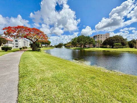 Tiny photo for 19 Abbey Lane #204, Delray Beach, FL 33446 (MLS # B26032917)