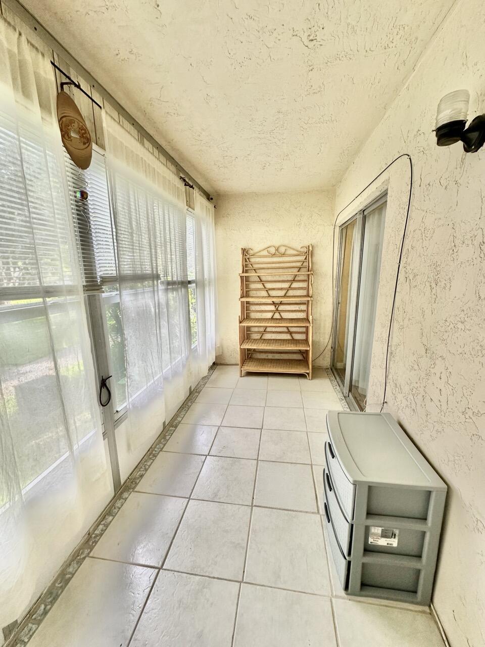 VILLAGES OF ORIOLE ABBEY CONDO - Residential