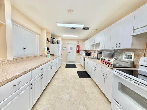 Tiny photo for 19 Abbey Lane #204, Delray Beach, FL 33446 (MLS # B26032917)