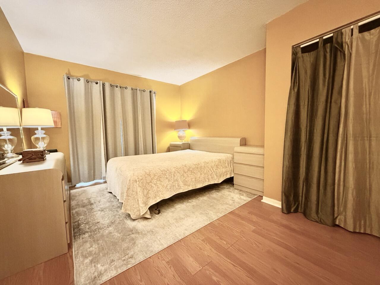 VILLAGES OF ORIOLE ABBEY CONDO - Residential