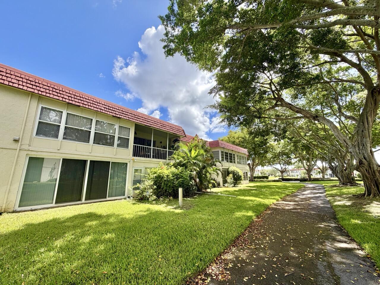 VILLAGES OF ORIOLE ABBEY CONDO - Residential