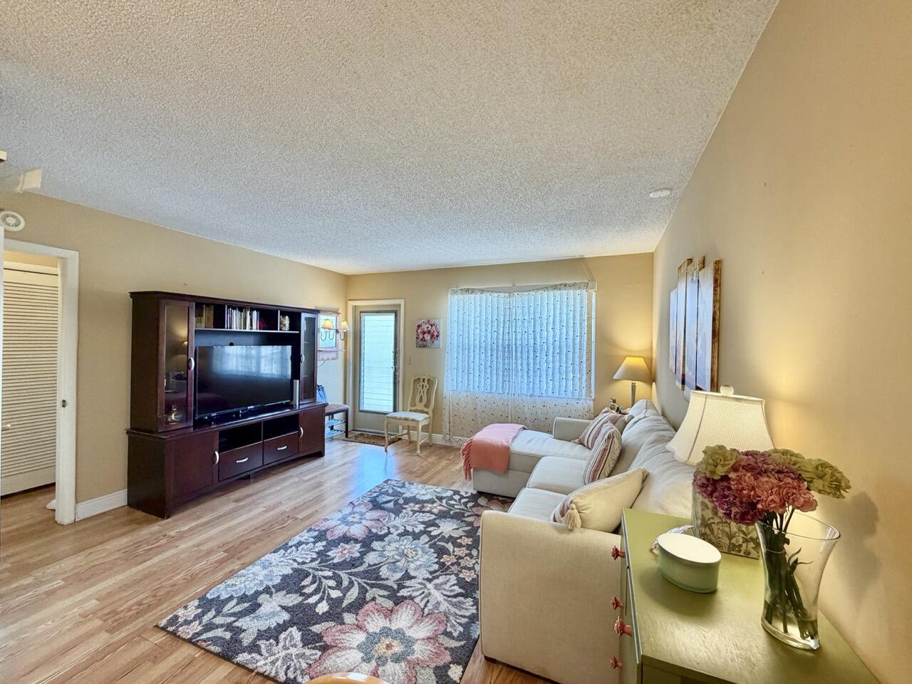 VILLAGES OF ORIOLE ABBEY CONDO - Residential