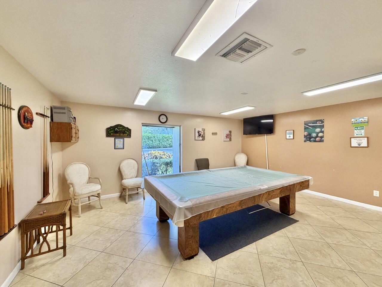 VILLAGES OF ORIOLE ABBEY CONDO - Residential