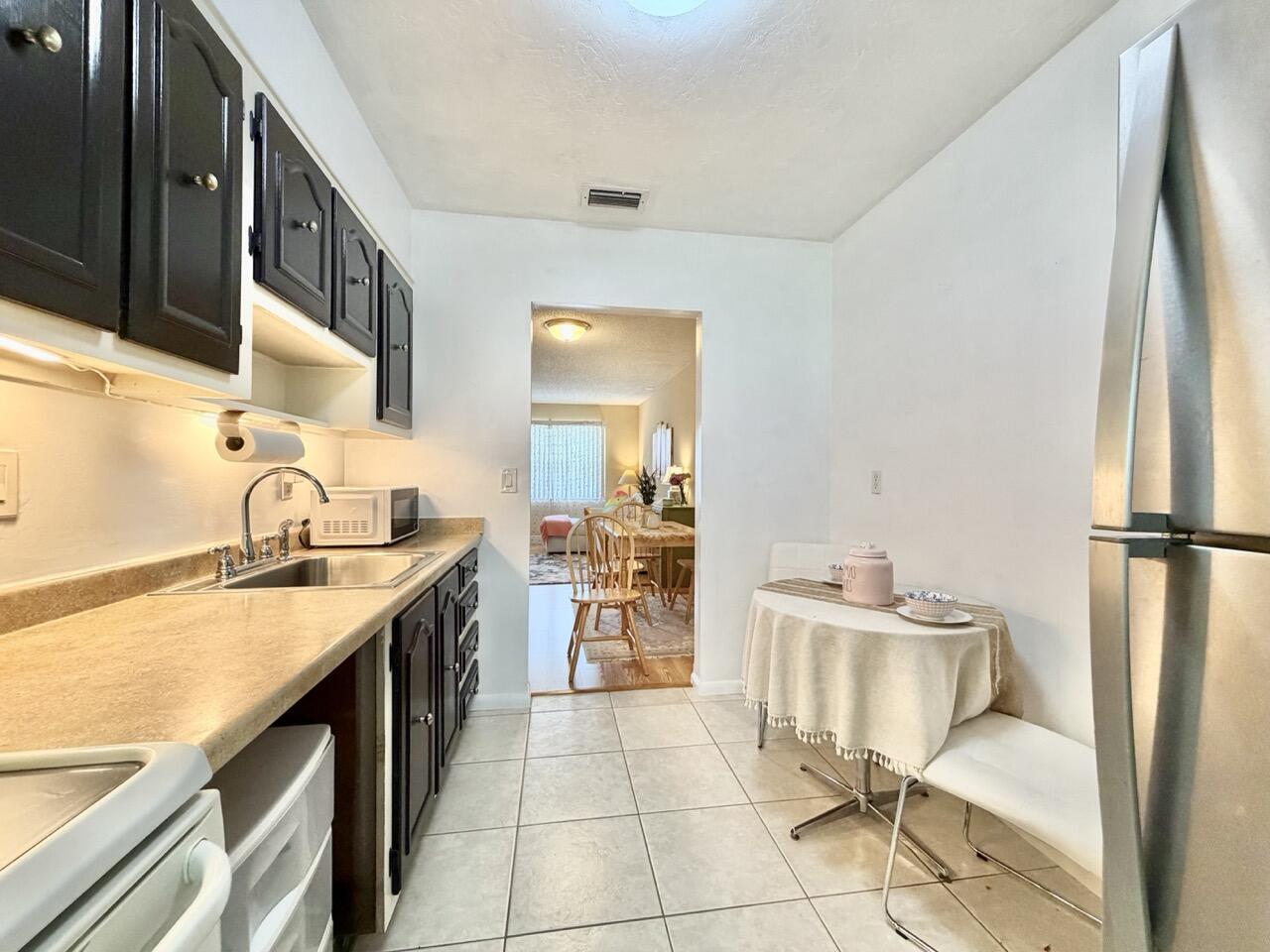 VILLAGES OF ORIOLE ABBEY CONDO - Residential