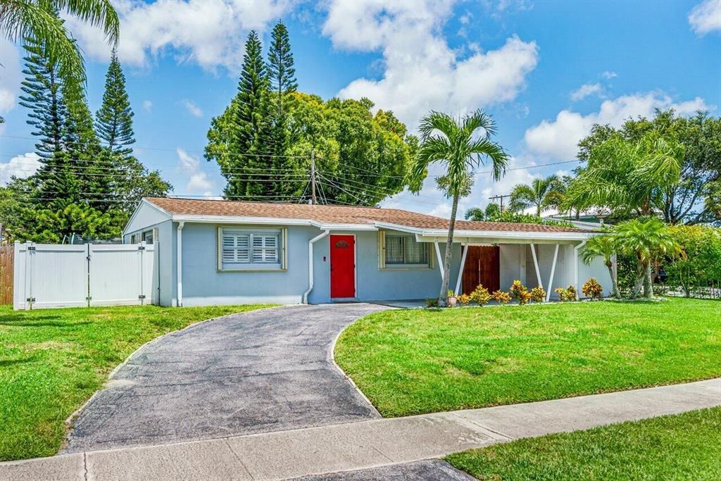 Photo of 4235 Bellewood Street, Palm Beach Gardens, FL 33410 (MLS # R10818430)