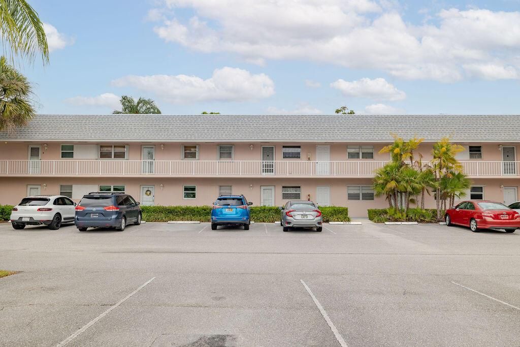 Photo of 18081 SE Country Club Drive #8, Jupiter, FL 33469 (MLS # R11088786)
