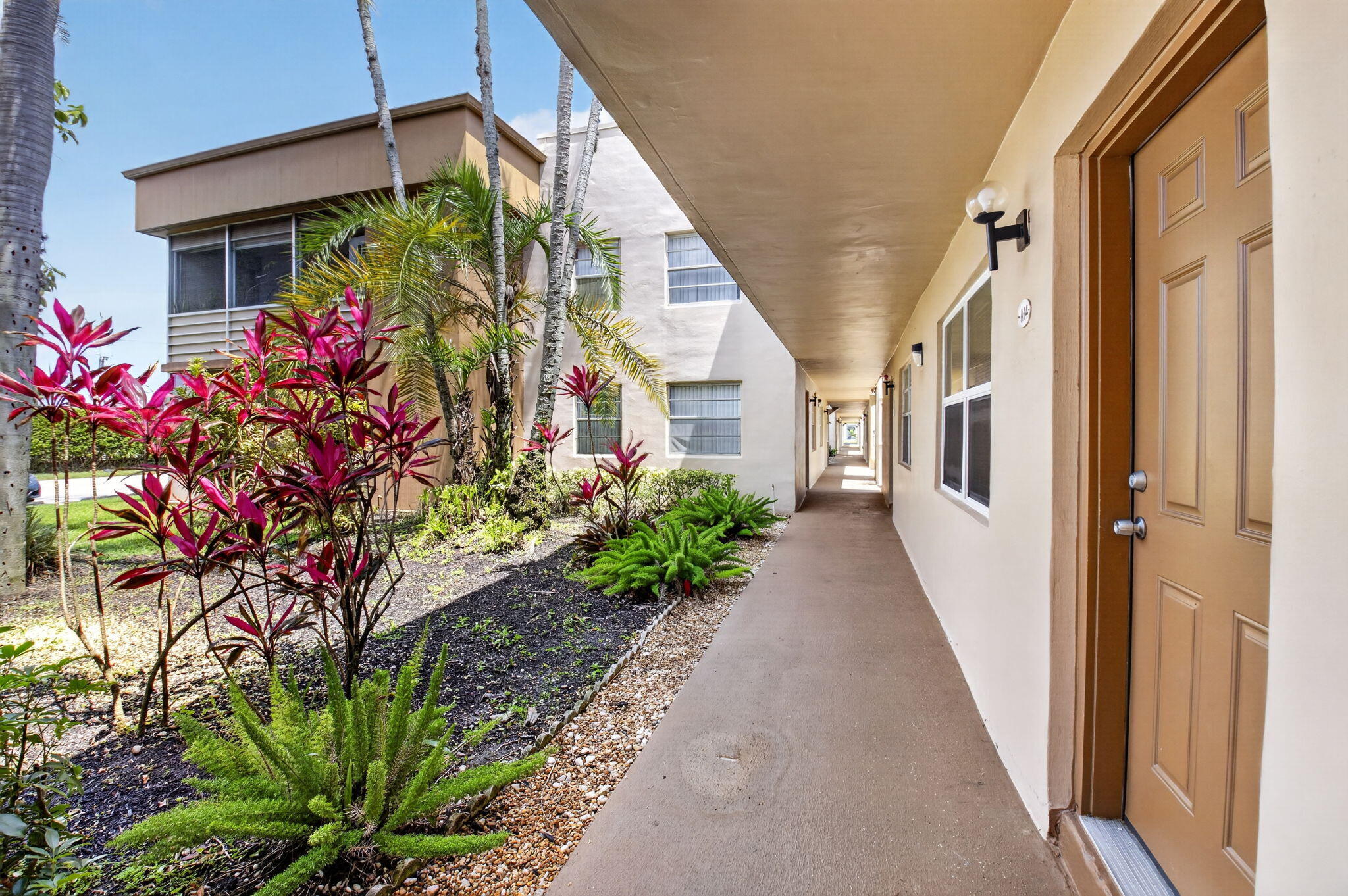 14 Flanders A, Delray Beach, FL, 33484/$125,000 2 14 Flanders A