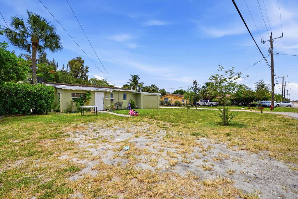 Photo of 700 SW 8th Street, Pompano Beach, FL 33060 (MLS # B26041945)