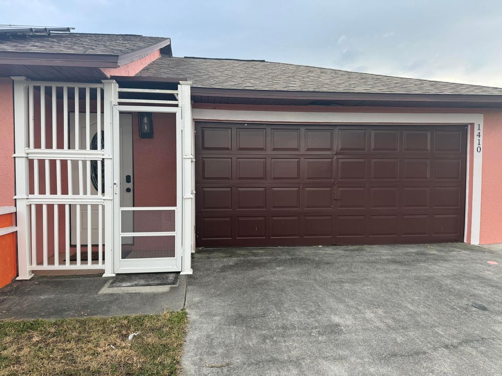 Photo of 1410 NE 14th Terrace, Cape Coral, FL 33909 (MLS # B26024711)