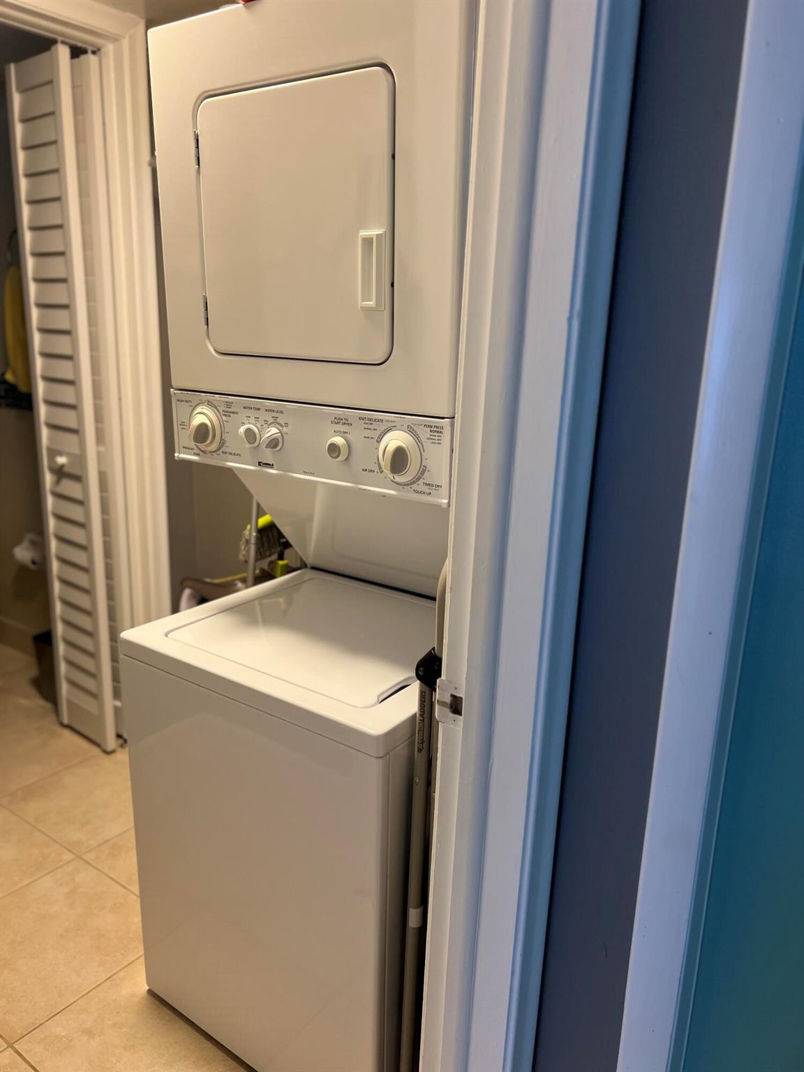 SUNFLOWER CONDO - Residential Lease