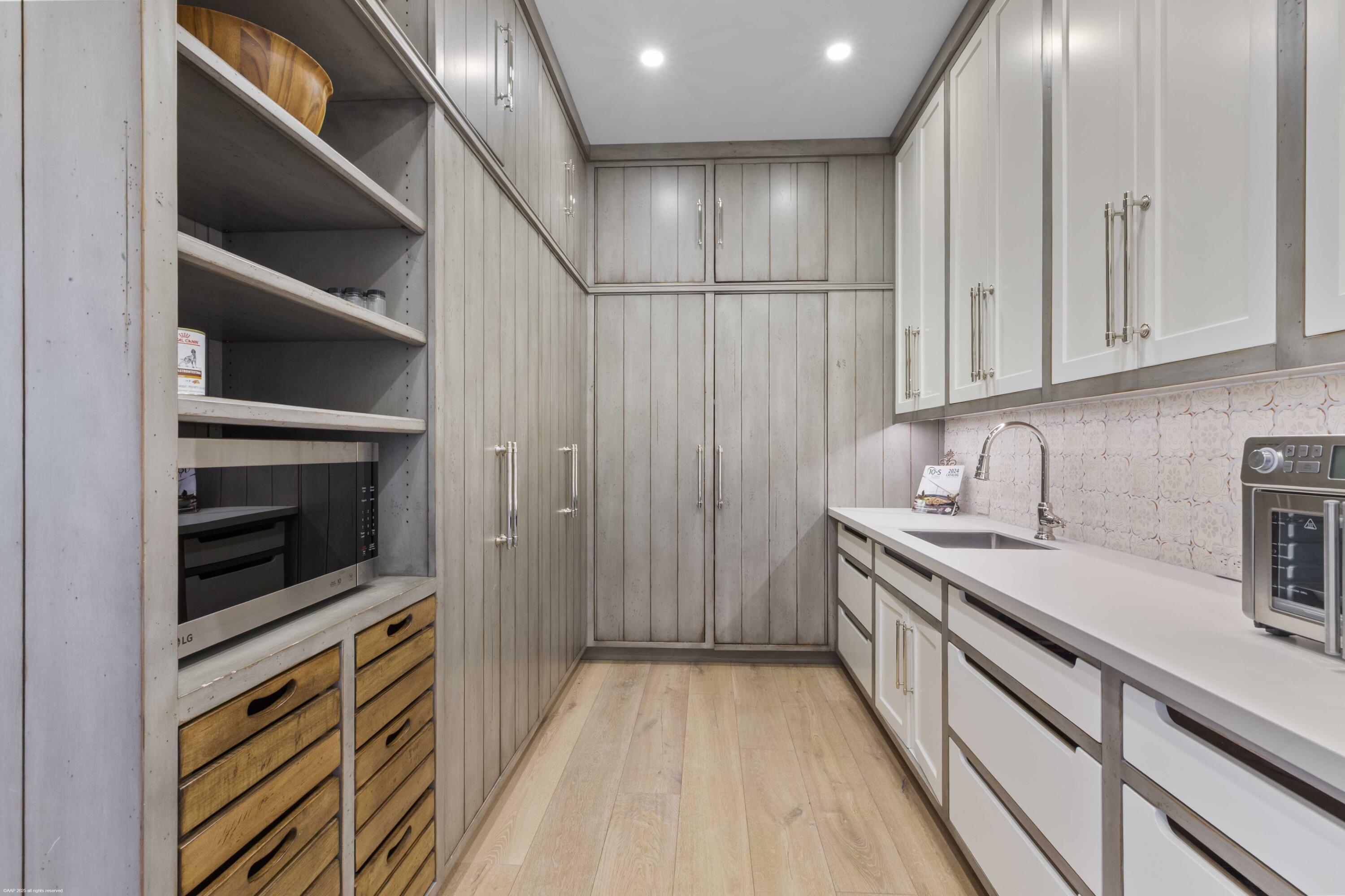 PALM BEACH POINT EAST - Residential