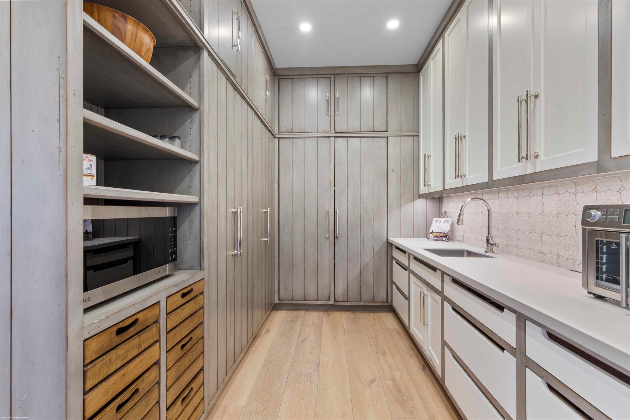 PALM BEACH POINT EAST - Residential