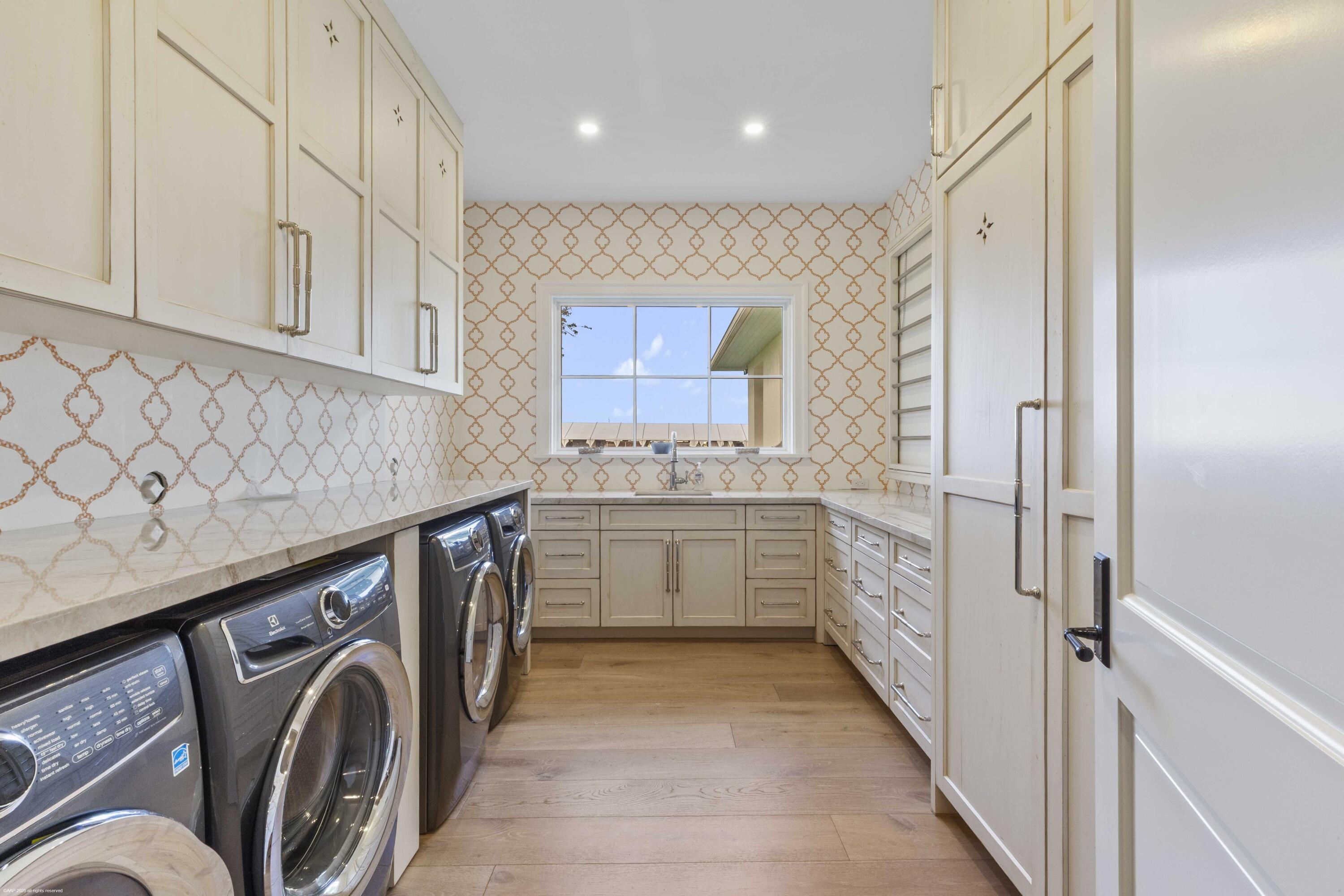 PALM BEACH POINT EAST - Residential