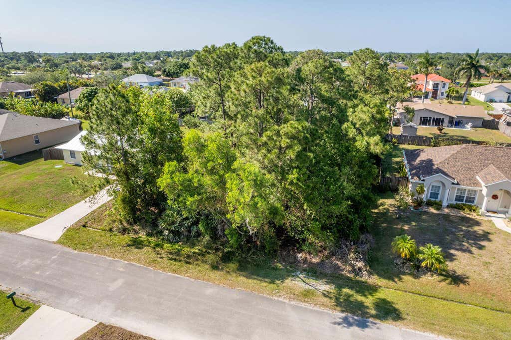 Photo of 565 SW Fairview Avenue, Port Saint Lucie, FL 34953 (MLS # R10985992)