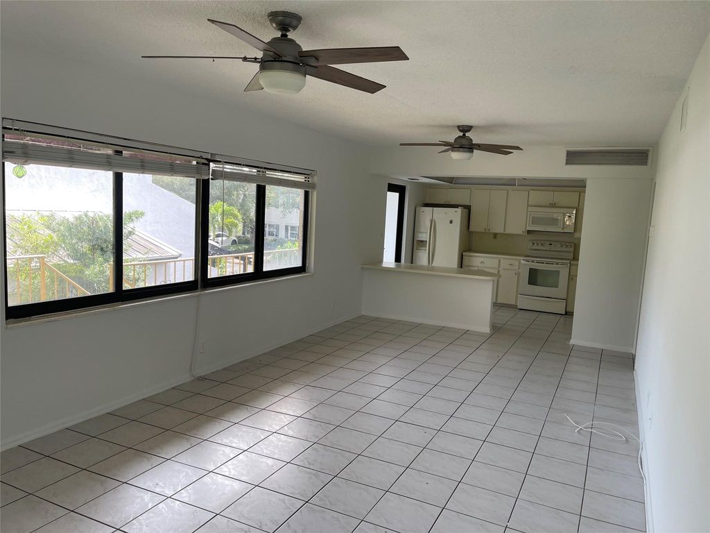 Photo of 1215 SE 2nd Court #4, Fort Lauderdale, FL 33301 (MLS # F10420744)