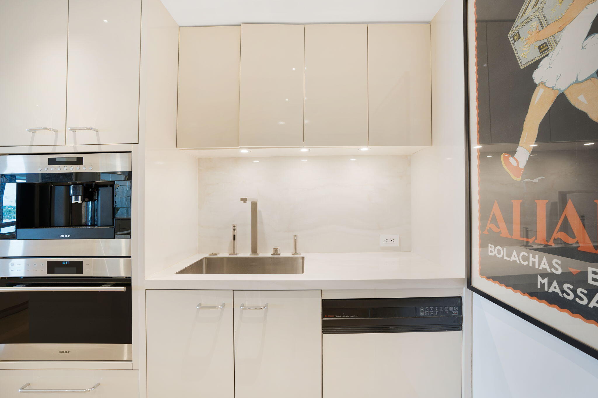 WINTHROP HOUSE CONDO - Residential