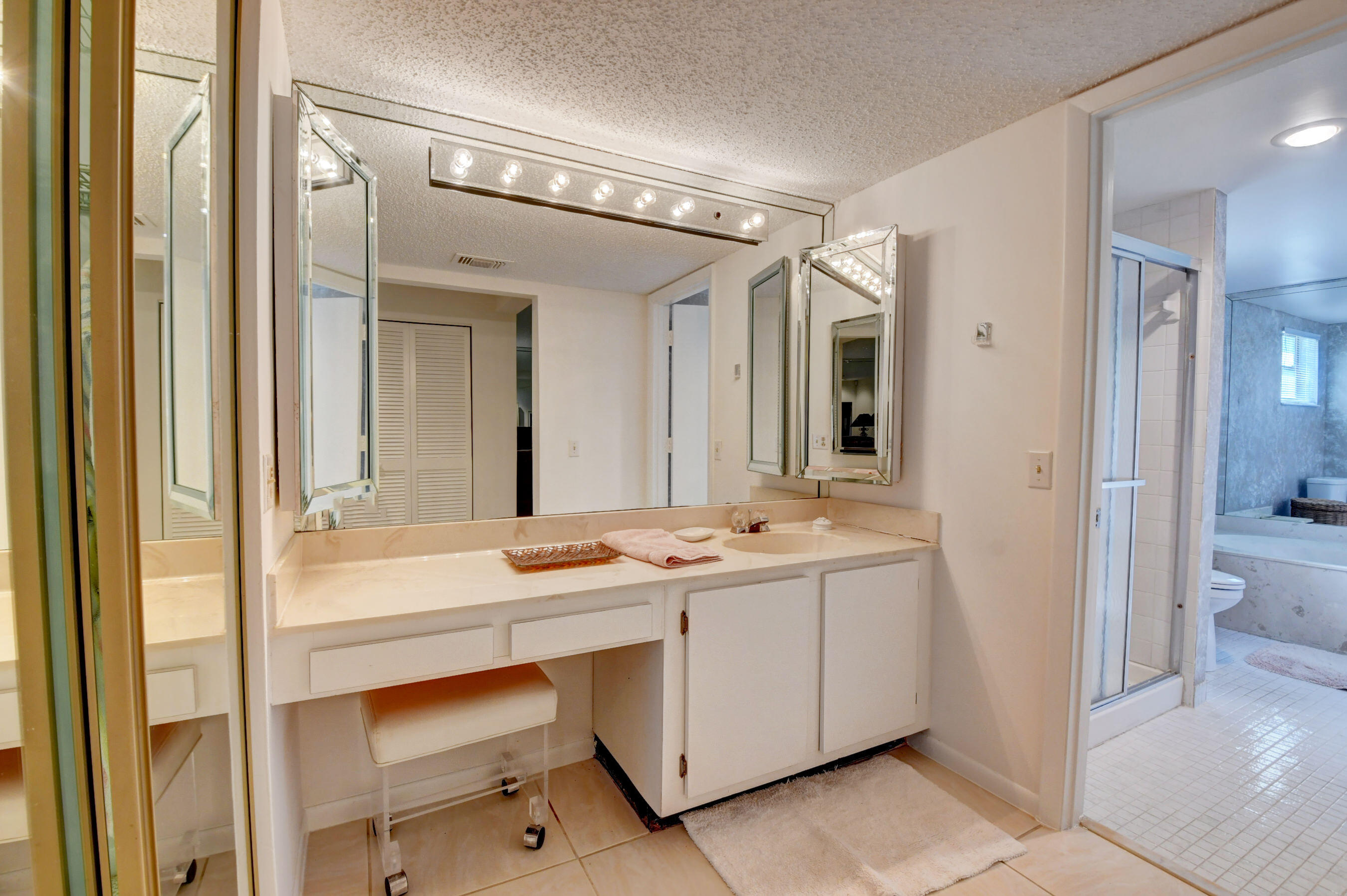 GLADES OF BOCA LAGO CONDO - Residential