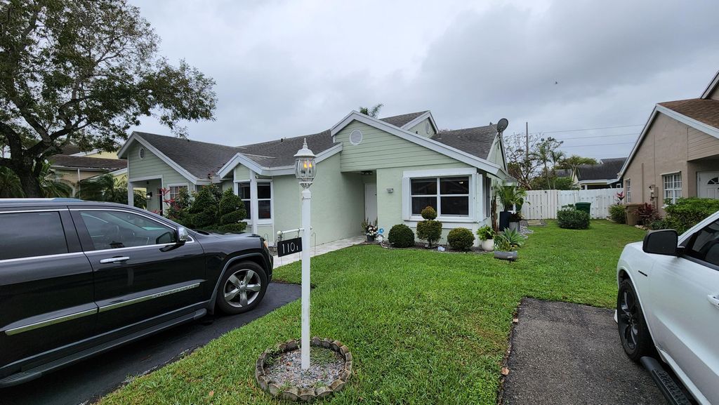 Photo of 1101 SW 111th Terrace, Davie, FL 33324 (MLS # B26002361)