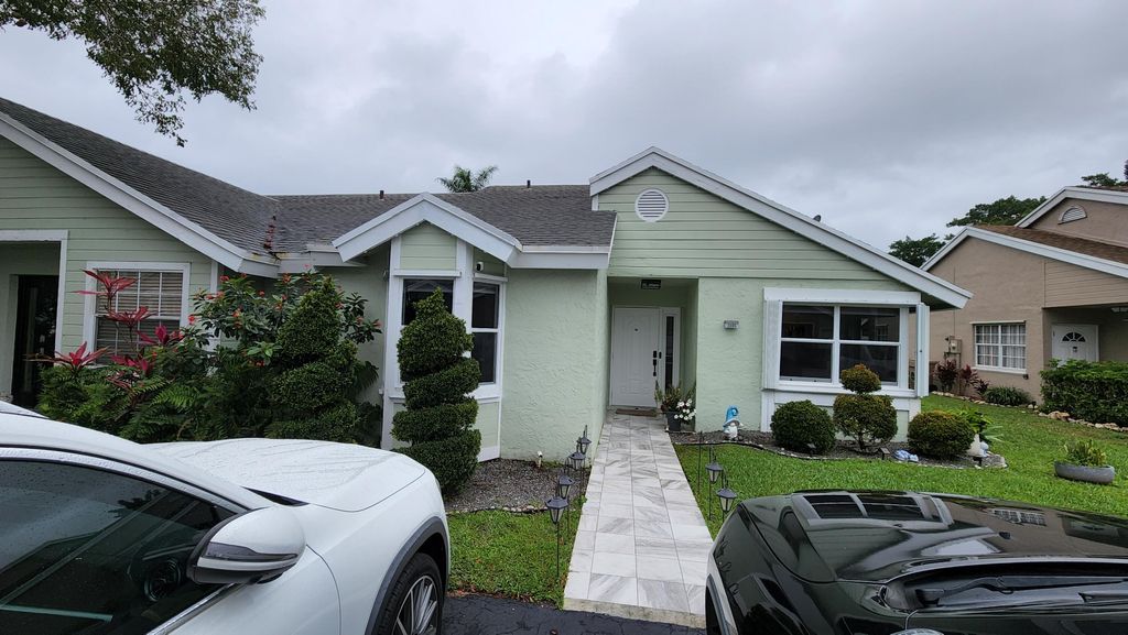 Photo of 1101 SW 111th Terrace, Davie, FL 33324 (MLS # B26002361)