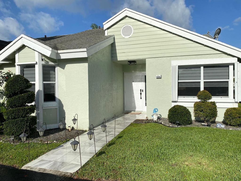 Photo of 1101 SW 111th Terrace, Davie, FL 33324 (MLS # B26002361)