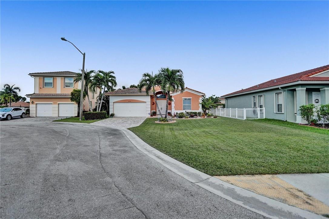 Monarch Lakes-Palm Cove - Residential