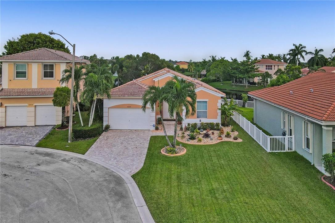 Monarch Lakes-Palm Cove - Residential