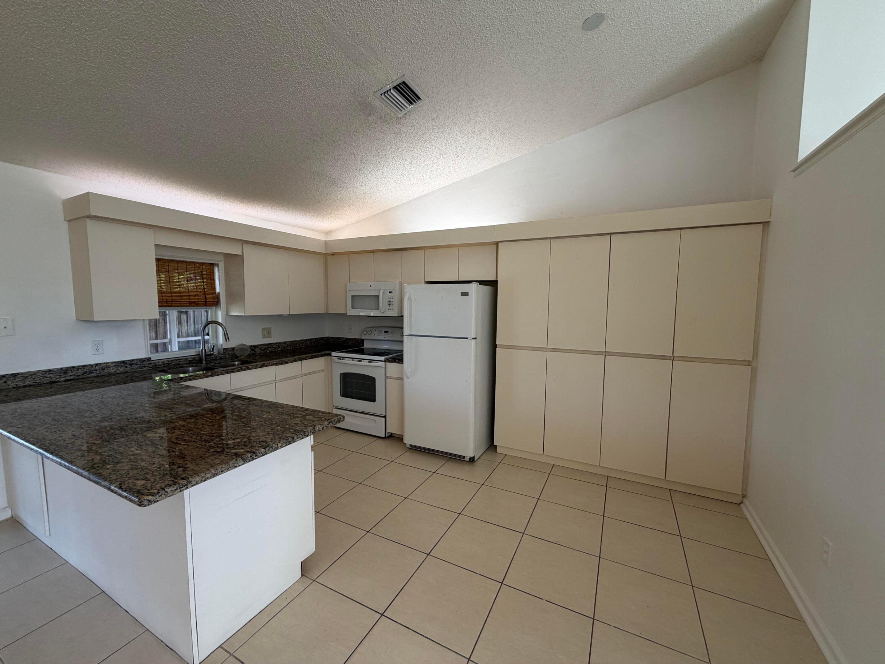 MADDOCK ADD 5 - Residential Lease