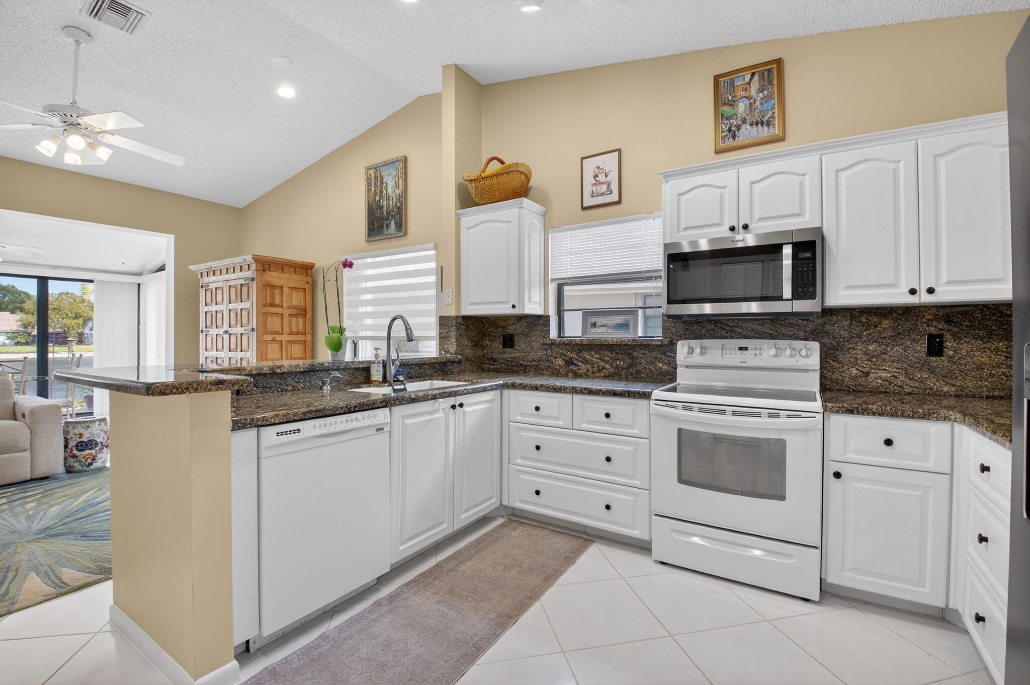 PALM SHORES WINDWARD - Residential