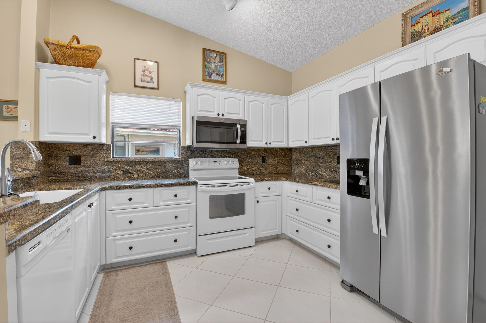 PALM SHORES WINDWARD - Residential