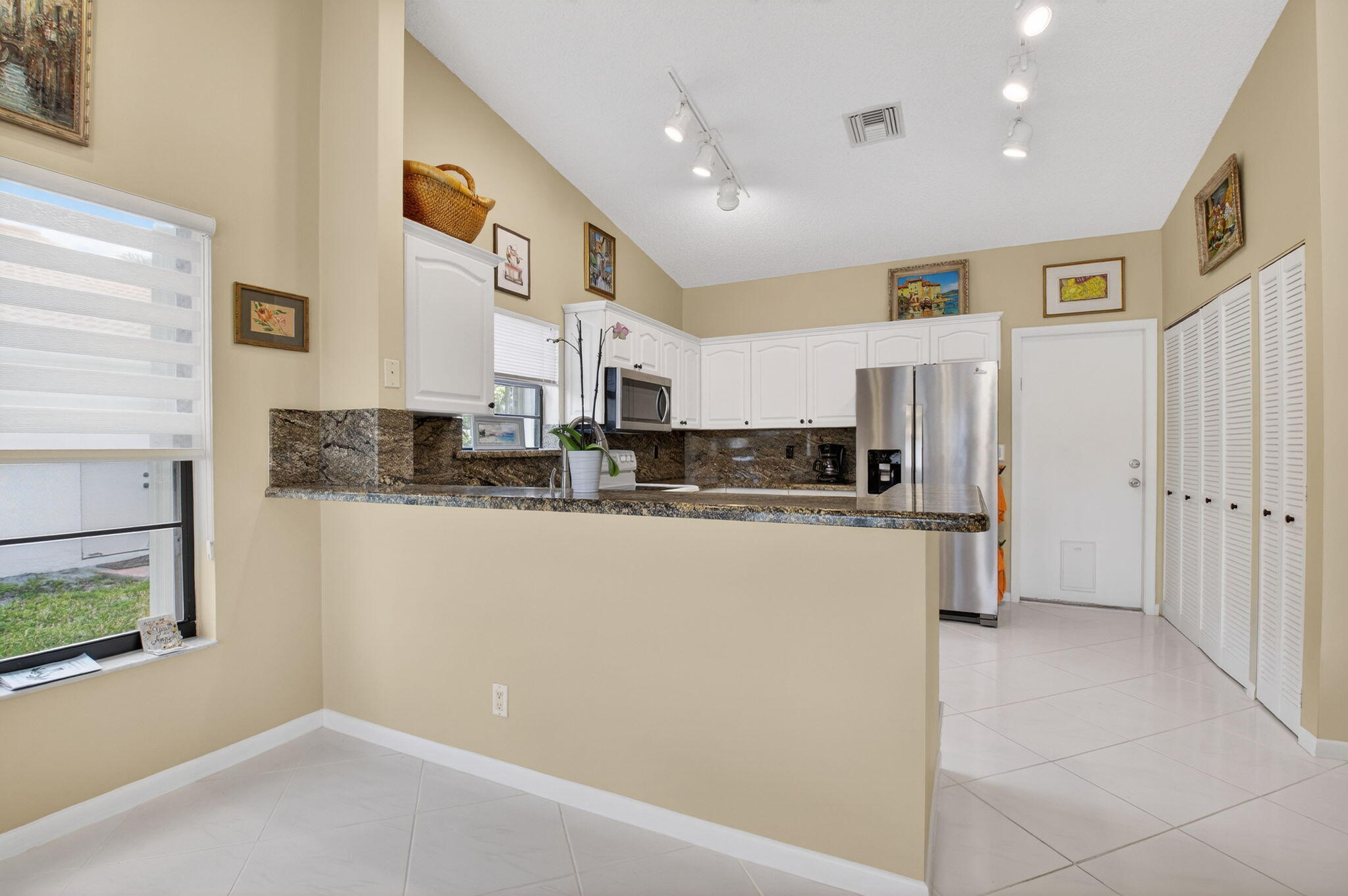 PALM SHORES WINDWARD - Residential