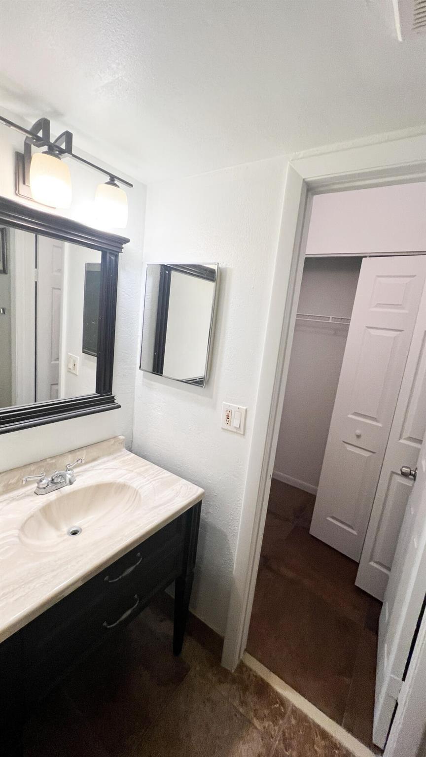 LAURELS AT SHERWOOD CONDO - Residential