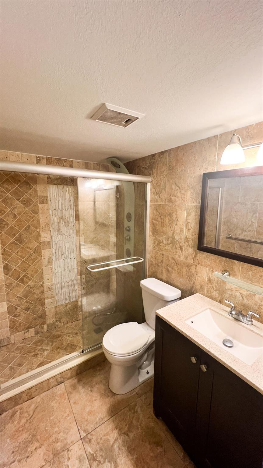 LAURELS AT SHERWOOD CONDO - Residential