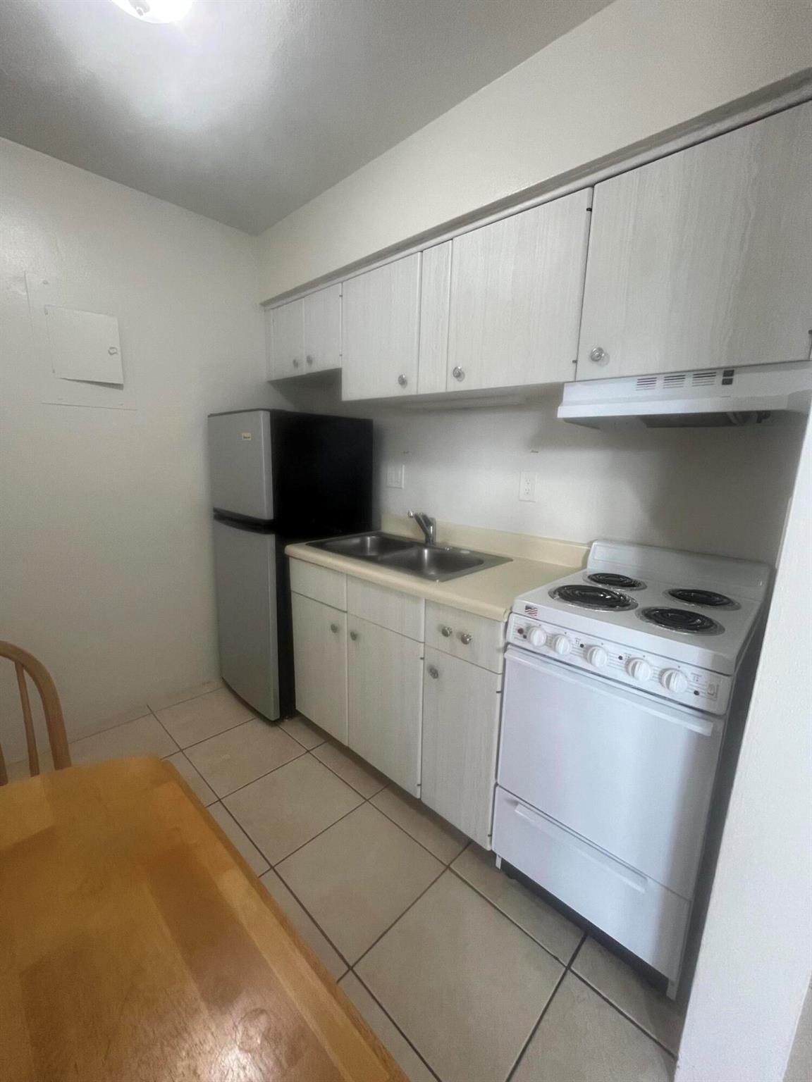 DEERFIELD COLONY COURT - Residential Lease