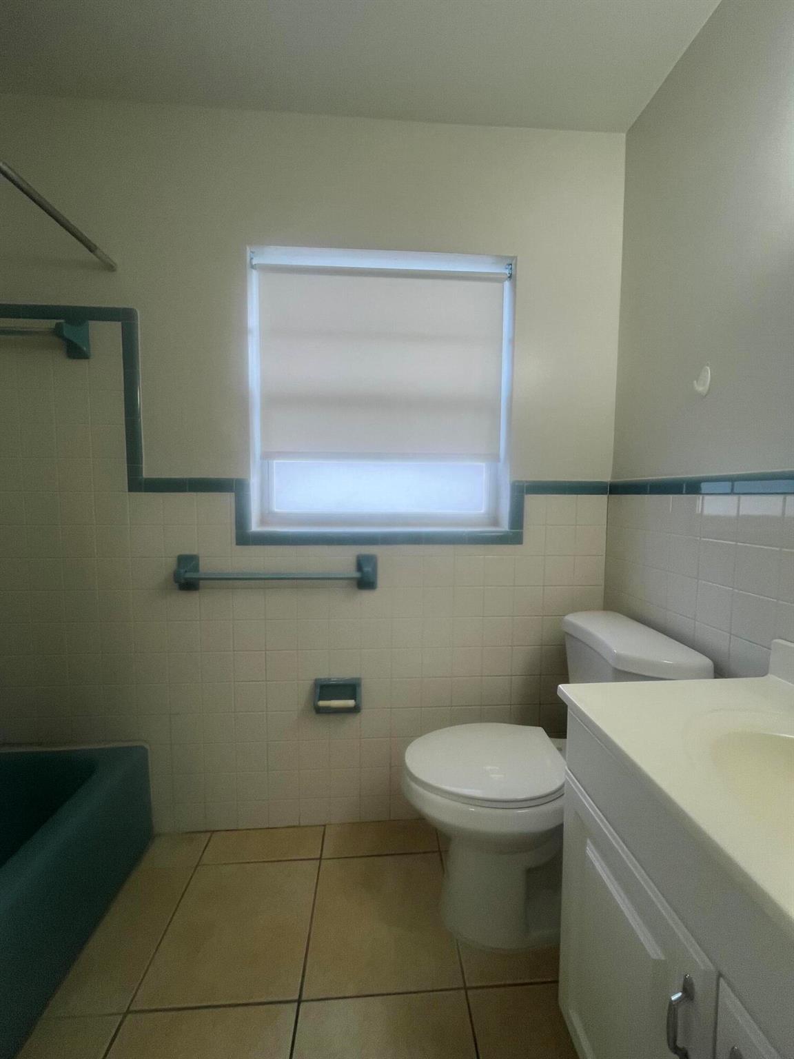 DEERFIELD COLONY COURT - Residential Lease