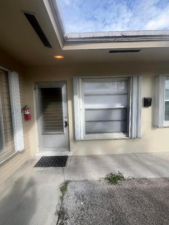 DEERFIELD COLONY COURT - Residential Lease