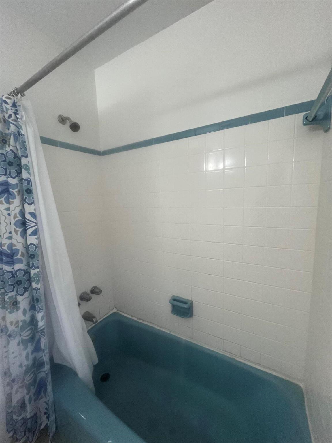 DEERFIELD COLONY COURT - Residential Lease