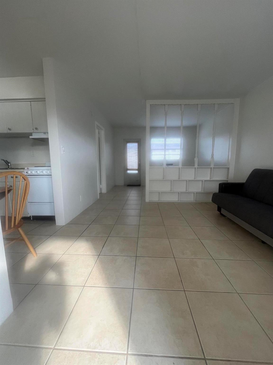 DEERFIELD COLONY COURT - Residential Lease