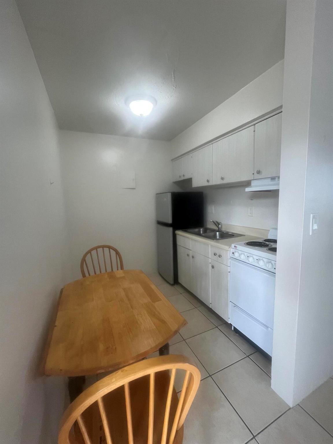 DEERFIELD COLONY COURT - Residential Lease