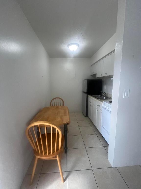 DEERFIELD COLONY COURT - Residential Lease